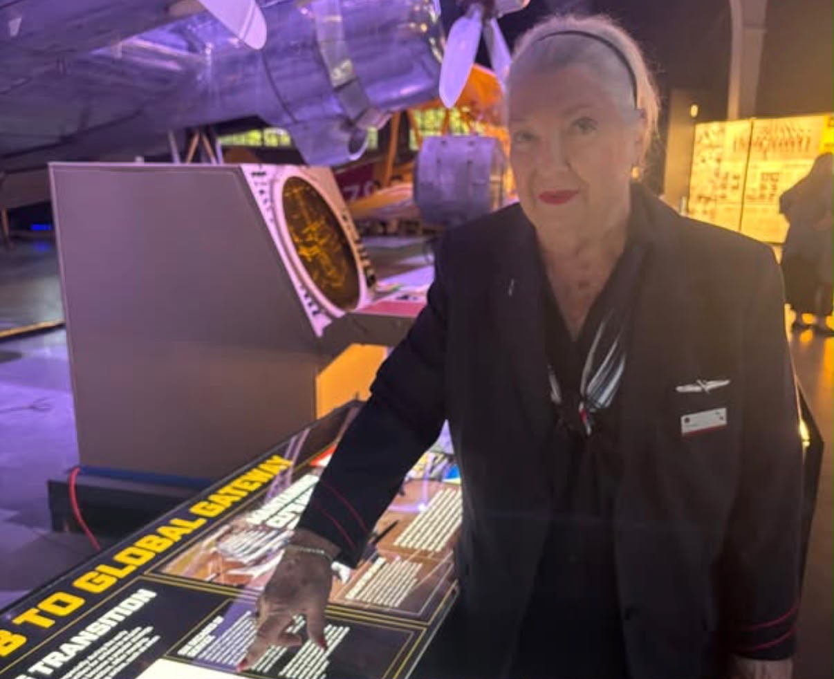 “È ora. Mi sono goduta ogni singolo minuto. Non si può andare più in alto”: l’assistente di volo di American Airlines va in pensione dopo più di 63 anni di servizio