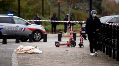 Copertina di Un altro sabato di cortei e divieti. Primo ucciso “per razzismo”