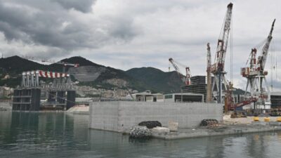Copertina di Genova, l’inchiesta sui fanghi tossici: “Pressioni dall’alto”