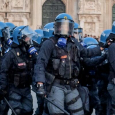 Copertina di Piazze autoconvocate via social per “dribblare” i parà di Meloni. Le voci di chi vuole tornare a protestare