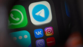 Copertina di “19 chat Telegram controllate da sei admin”: chi c’è dietro “Italia in piazza”, la galassia social che organizza le proteste