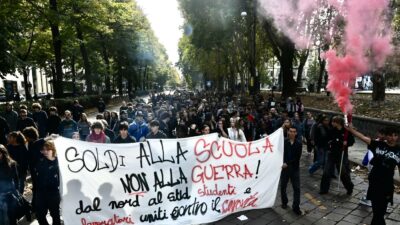 Copertina di Le proteste in Italia: a Milano corteo spontaneo da Cairoli. Tensioni a Torino. A Roma 200 identificati: 63 portati in questura