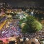 Copertina di Tel Aviv torna a contestare il premier in piazza ostaggi: “Netanyahu a casa”