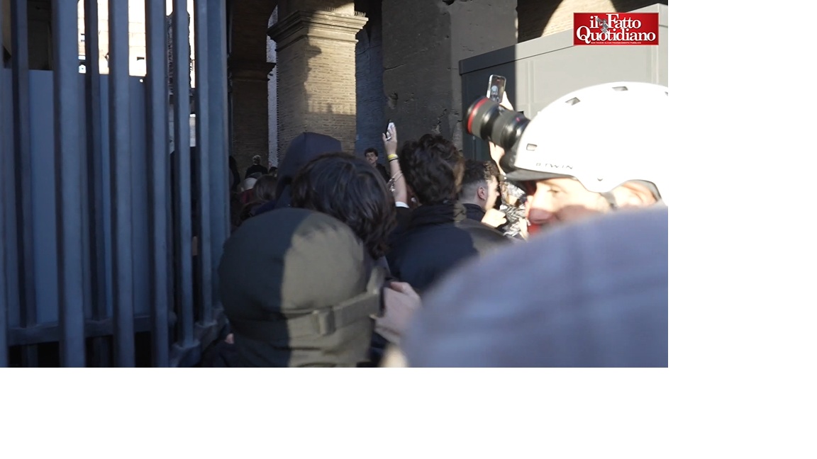 Miles de jóvenes marcharon en Roma y algunos entraron al Coliseo