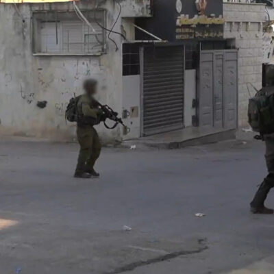 Copertina di Cisgiordania, vasta operazione dell’Idf: demolizioni, evacuazioni forzate e arresti. Coloni attaccano palestinesi a Hebron: “Diversi feriti”