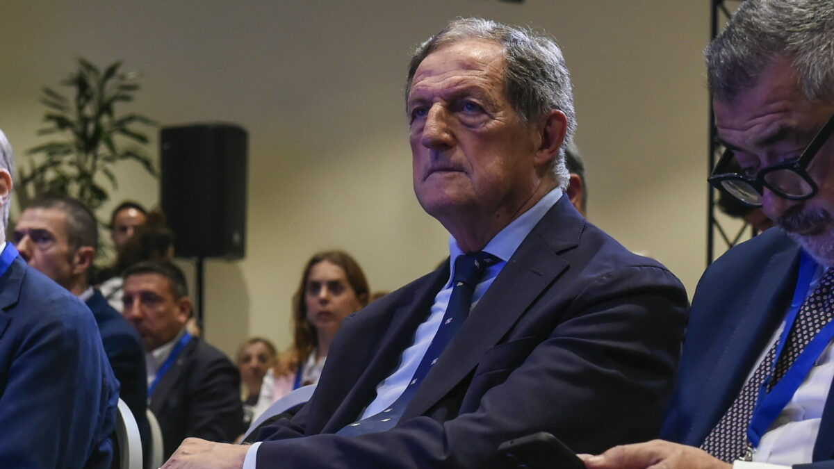 Un eurodiputado de Fratelli d'Italia querella a un jubilado por preguntar por fondos del Pnrr