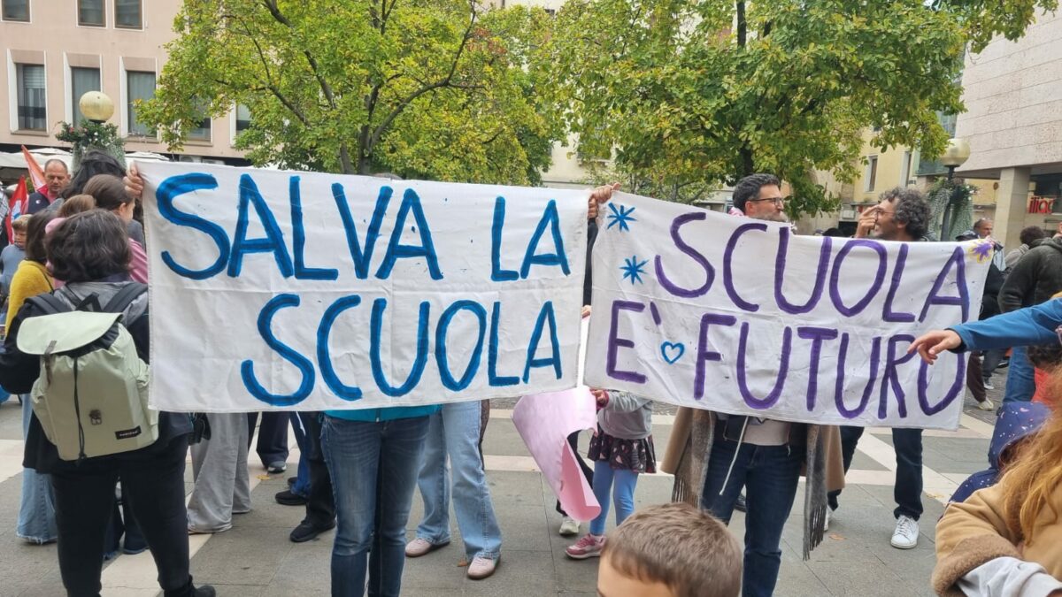 Unos 500 padres marcharon en Padua por escuelas más seguras y dignas