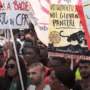Copertina di Protesta a Castel Volturno contro la costruzione di un Cpr: “Siamo in 20mila”. L’arcivescovo di Napoli: “Chi governa si fermi e superi questo sistema”