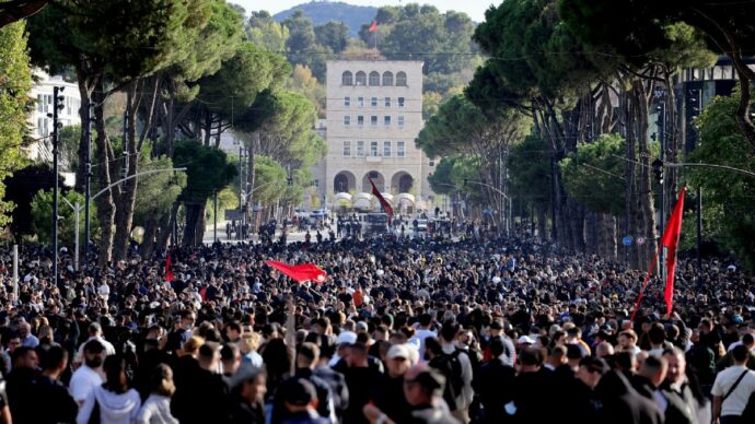 Albania, Serbia, Usa e Asia: piazze unite per urlare “ora basta a guerre e  carovita”
