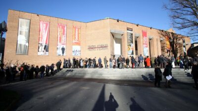 Copertina di Teatri, il 27 sciopero nazionale. A Milano presidio allo Strehler