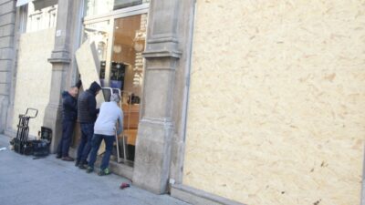 Copertina di È il giorno delle nuove proteste: 150 perquisizioni in 22 città dopo la scoperta di una chat "sospetta". Piazze autoconvocate via social per dribblare i parà di Meloni 