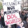 Copertina di Il corteo a Napoli: “Ci stanno togliendo il futuro, rivendichiamo il diritto di vivere”