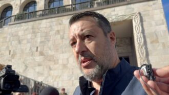 Copertina di Salvini in piazza Duomo: “I leoni da social che chiamano al saccheggio dovranno rendere conto, ma anche le piattaforme rispondano”
