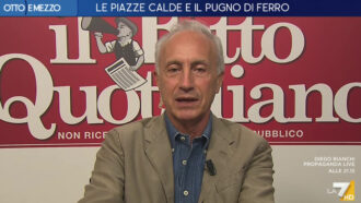 Travaglio a La7: “Governo Meloni manda i soldati in piazza? Destra tutta chiacchiere e distintivo, imbecille e propagandista”