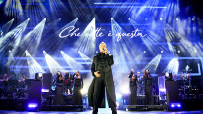 Copertina di Claudio Baglioni a Roma dopo la polmonite interstiziale acuta: “Il mio non sarà un addio definitivo perché un certo modo di andare non si ferma mai. Dopo 44 anni siamo ancora qua”