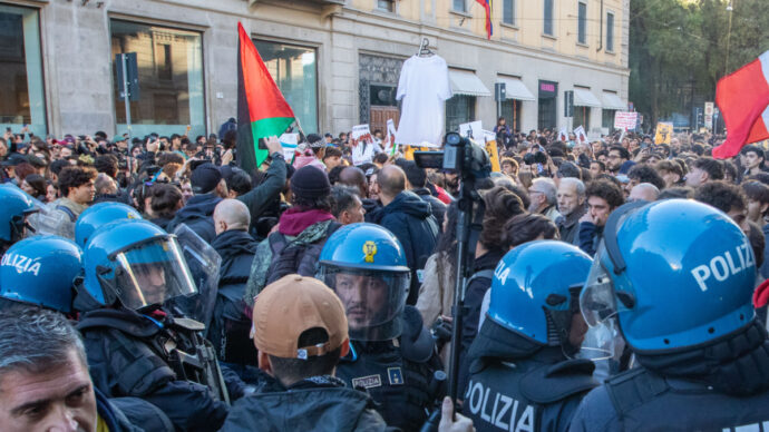 Milano, indagata anche la moglie del presunto organizzatore della pagina Movimento 17 ottobre