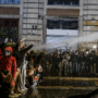 Copertina di Sabato di proteste, 5 persone arrestate a Milano. 5000 identificati i tutta Italia. Interviene anche Putin: “Accuse alla Russia? Evide