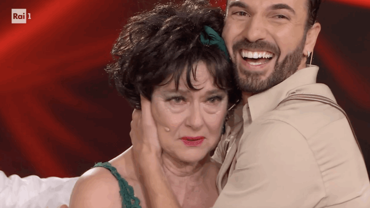 Monica Guerritore conquista a Ballando con le stelle con un charleston