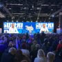Copertina di Striscioni e cori pro Salvini. Ma non mancano i fischi e c’è chi grida: “Stipendiati”