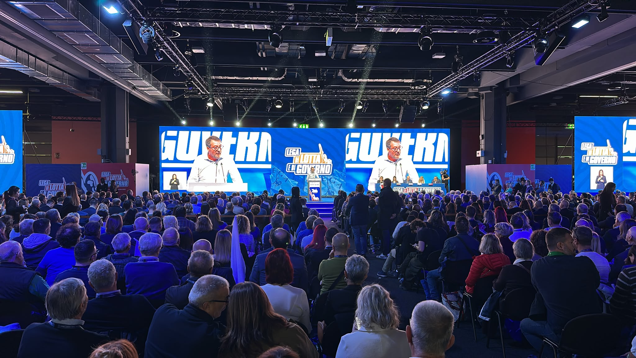 congresso lega striscioni e cori pro salvini ma non mancano i fischi e c8217232 chi grida stipendiati da Ilfattoquotidiano.it congresso lega striscioni e cori pro salvini ma non mancano i fischi e c8217232 chi grida stipendiati