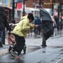 Copertina di La tempesta Boelo si abbatte sul nord Europa: un morto nel Regno Unito, 400mila case senza luce e disagi nei trasporti