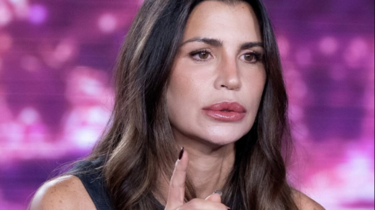 “Mia figlia è morta mentre ero lontana, mi hanno dovuta legare sull’aereo. Mi addormentavo con una bottiglia di vino. Non ho ricominciato a vivere, sono una sopravvissuta”: parla Claudia Galanti