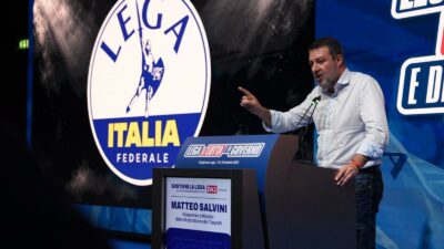 Copertina di Salvini al Congresso della Lega: “Se mi votate dirò in Cdm stop a soldi e armi all’Ucraina”. E lancia nuovo simbolo senza il suo nome