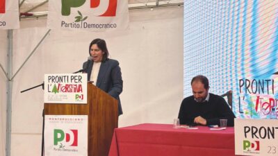 Copertina di “È la democrazia”: ora Schlein s’intesta i cortei dei giovani