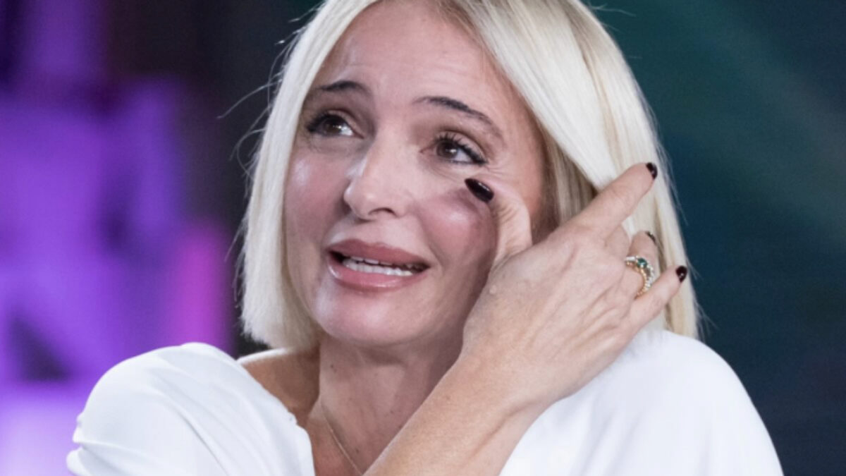 “Mi scrivono vecchia, mamma, nonna. Se io sto bene così e lui sta bene così, chi se ne frega”: Veronica Peparini replica agli haters sull’amore con Andreas Muller