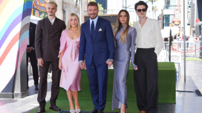 Copertina di “Non chiamerò la scuola per farti concedere il permesso di truccarti, non aggirerai le regole”: il “no” di Victoria Beckham alla figlia Harper