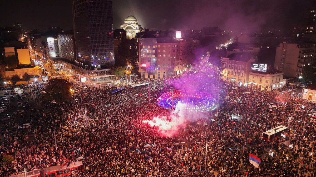 Serbia: la Lista Estudiantil derrotó al partido de Vučić y Belgrado salió a festejar