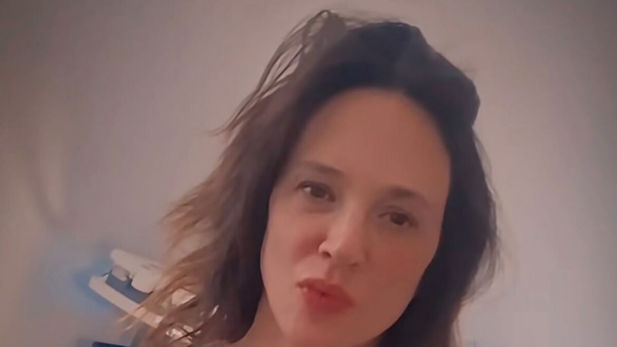 “È molto doloroso. Sto togliendo tutti i tatuaggi. Non lo avrei mai detto a 51 anni di togliere una cosa che mi ha così caratterizzato”: così Asia Argento