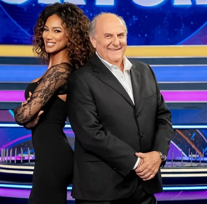 “Secondo me è una scusa che hanno inventato i colombiani per fare l’amore”: Samira Lui spiazza Gerry Scotti a “La ruota della fortuna”