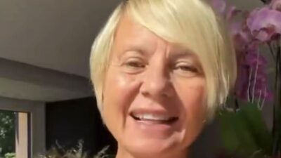 Copertina di “La mia esperienza di malattia mi ha allargato il cuore. Ora sto meglio”: Antonella Elia torna a casa dopo l’intervento di rimozione del tumore