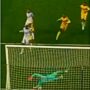 Copertina di Scandalo in Ligue 1: la tecnologia sbaglia e convalida un gol fantasma. “Guardate la telecamera, vi posso giurare che quello è il guanto”