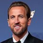 Copertina di Harry Kane vince il pallone d’oro 2026: l’attaccante “noioso” e poco appariscente sempre in prima linea contro le discriminazioni