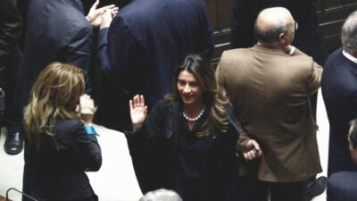 Copertina di Da prima finanziatrice FdI a nullatenente: la  senatrice Cosenza deve al fratello 7  mln