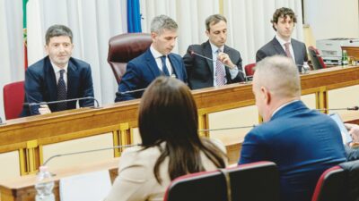 Copertina di Covid, l’assalto FdI a  Speranza.  Il dem: “Colpite  i nemici politici”