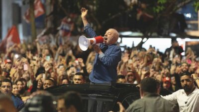 Copertina di Il Brasile di poveri e minoranze riporta su Lula: +4,4 mln di voti