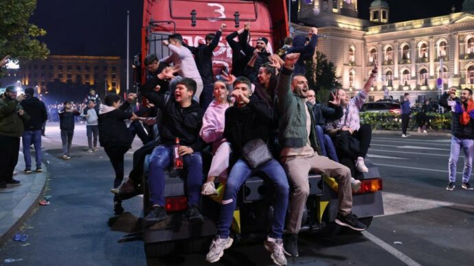 Gli Studenti sconfiggono Vucic e sperano nella svolta europea: il sogno di un Paese con istituzioni trasparenti e democratiche