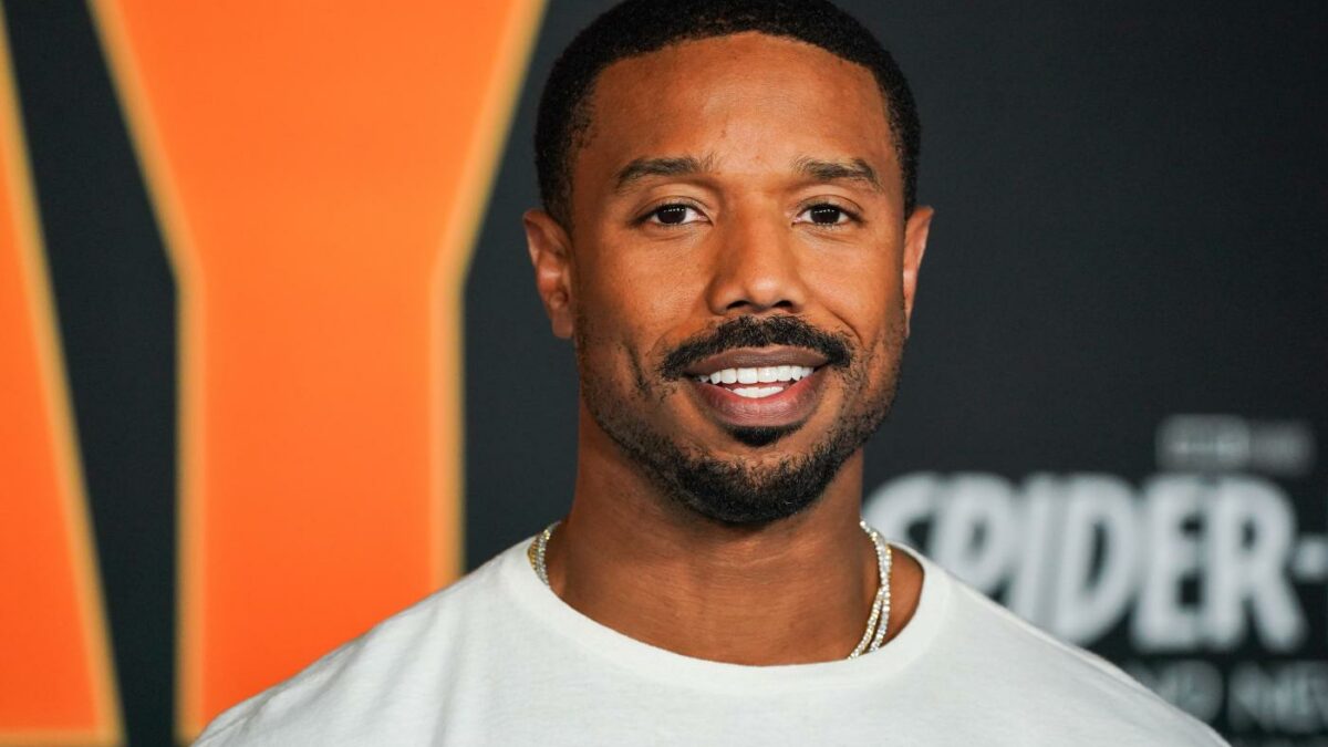 irrompe sul set di miami vice con un grosso coltello da macellaio e minaccia un uomo della troupe arrivano le pattuglie e scatta l8217arresto paura durante le riprese del film con austin butler e michael b jordan da Ilfattoquotidiano.it irrompe sul set di miami vice con un grosso coltello da macellaio e minaccia un uomo della troupe arrivano le pattuglie e scatta l8217arresto paura durante le riprese del film con austin butler e michael b jordan