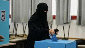 Copertina di “Stavolta sarà diverso, prevedo l’affluenza più alta di sempre tra gli arabi”: intervista al candidato escluso dalle elezioni israeliane Abu Shehadeh