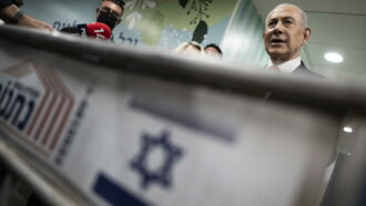 Copertina di Il grido di Netanyahu al telefono con un attivista: “Perché gli ultraortodossi non vanno a votare? Sono pazzi? Moriremo tutti!”