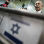 Copertina di Il grido di Netanyahu al telefono con un attivista: “Perché gli ultraortodossi non vanno a votare? Sono pazzi? Moriremo tutti!”