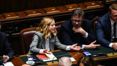 Copertina di Manovra, sfuma il taglio Irpef per il “ceto medio”. Verso una flat tax per i neoassunti under 35 e un fondo ad hoc per finanziare nuove pensioni anticipate
