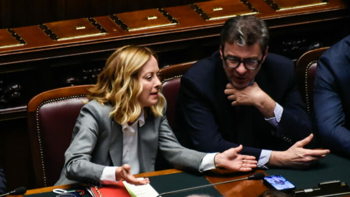 Copertina di Manovra, addio taglio Irpef al “ceto medio”. Verso flat tax per i neoassunti under 35 e fondo ad hoc per nuove pensioni anticipate