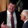 Copertina di L’amico di Trump (e socio di un regista finito negli Epstein files) dava 50mila dollari al mese ai legali di Netanyahu: le rivelazioni sul miliardario James Packer
