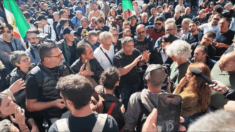 "Il governo Meloni ci prende in giro": la protesta degli agricoltori di fronte a Montecitorio contro il caro carburante - Video