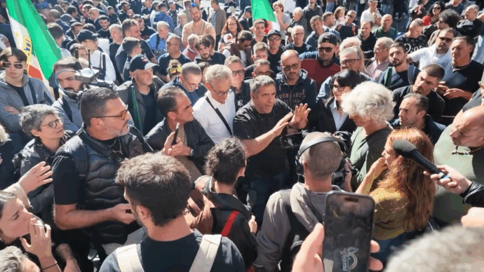 “Il governo Meloni ci prende in giro”: la protesta degli agricoltori di fronte a Montecitorio contro il caro carburante – Video