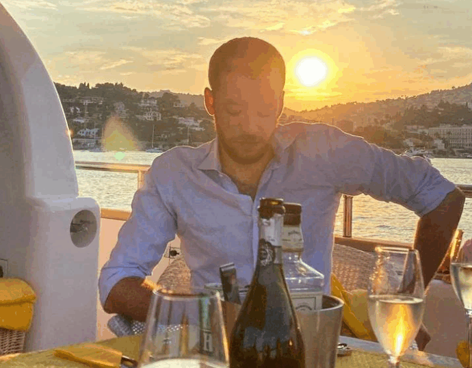 E’ morto a 29 anni Antoine de Massy, il cugino del principe Alberto di Monaco: la scoperta perché non c’era al pranzo della domenica, fermato un sospettato. La “maledizione” dei Grimaldi colpisce ancora